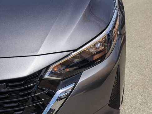 Used 2024 Nissan Sentra SV FWD image 10