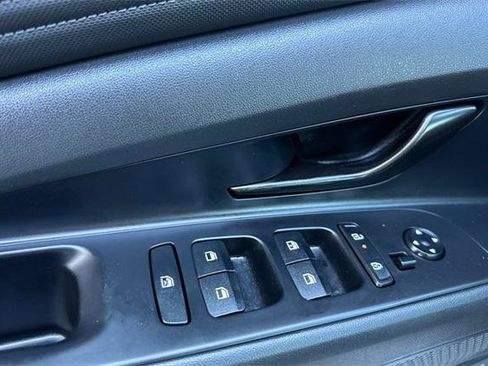 Certified 2025 Hyundai Elantra Sport image 11