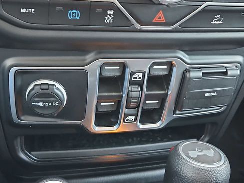 Used 2023 Jeep Wrangler Unlimited image 29