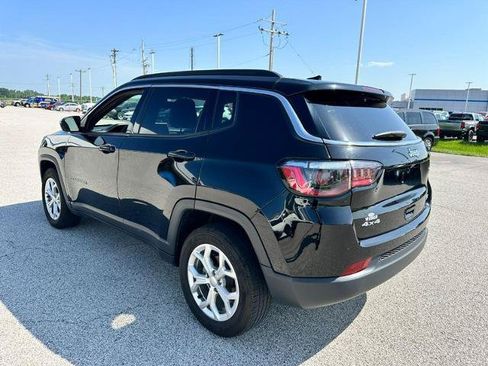 Used 2024 Jeep Compass Latitude AWD/4WD image 3