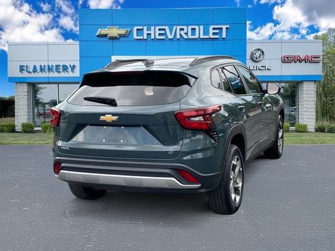 Used 2025 Chevrolet Trax LT FWD image 5