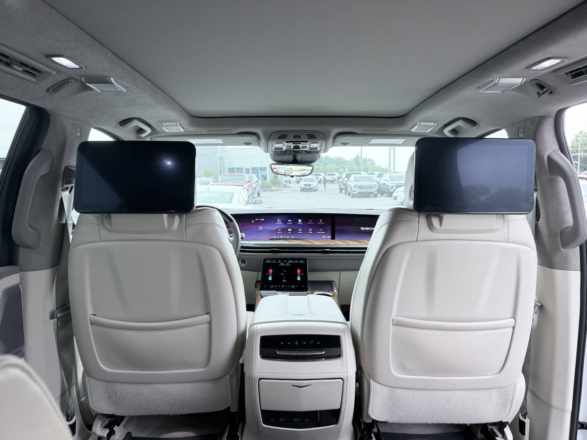 Used 2025 Cadillac Escalade Sport Platinum AWD/4WD image 18