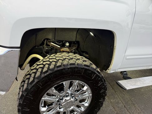 Used 2019 Chevrolet Silverado 2500 LT w/ Z71 Package, Off-Road image 13