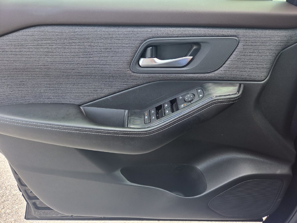 Used 2021 Nissan Rogue SV FWD image 28