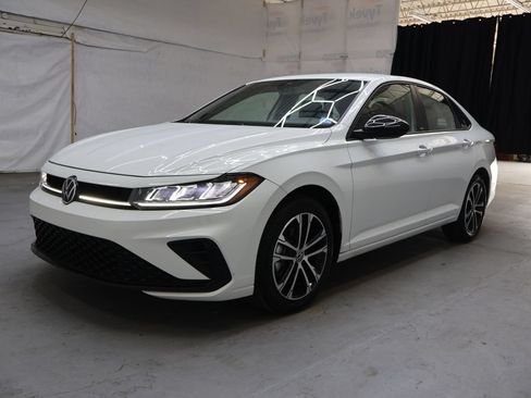 Used 2025 Volkswagen Jetta Sport FWD image 3