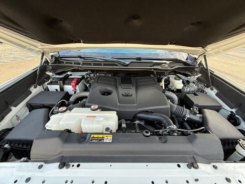 Used 2022 Toyota Tundra Platinum image 31