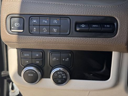 Used 2023 GMC Yukon Denali image 23