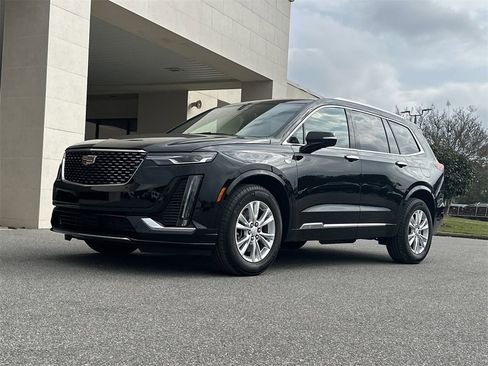 New 2025 Cadillac XT6 Luxury image 1