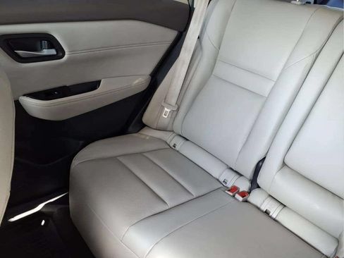 Used 2022 Nissan Rogue SV w/ SV Premium Package FWD image 17