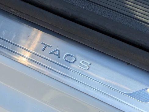 Used 2023 Volkswagen Taos SE AWD/4WD image 40