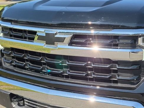 Used 2025 Chevrolet Silverado 1500 LT AWD/4WD image 36