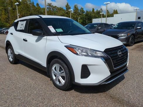 New 2025 Nissan Kicks Play S image 2