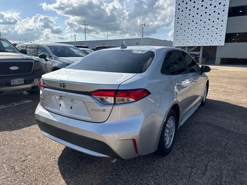Used 2021 Toyota Corolla LE FWD image 9