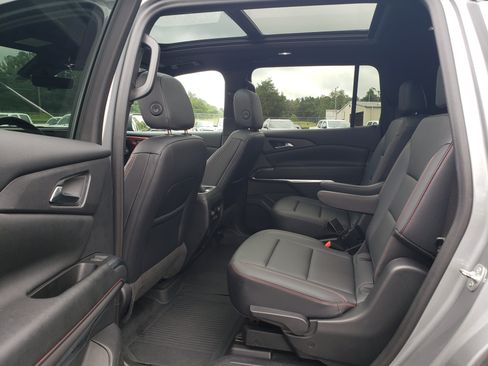 Used 2024 Chevrolet Traverse Z71 w/ LPO, Floor Liner Package AWD/4WD image 32