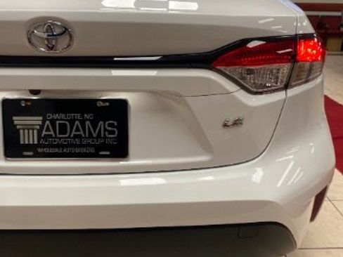 Used 2021 Toyota Corolla LE image 11