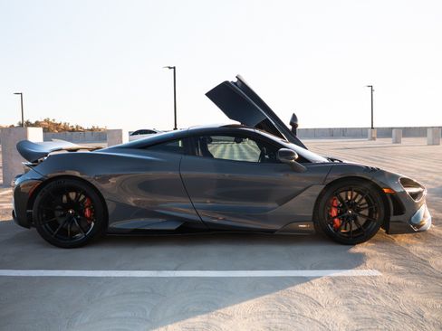 Used 2021 McLaren 765LT RWD image 32