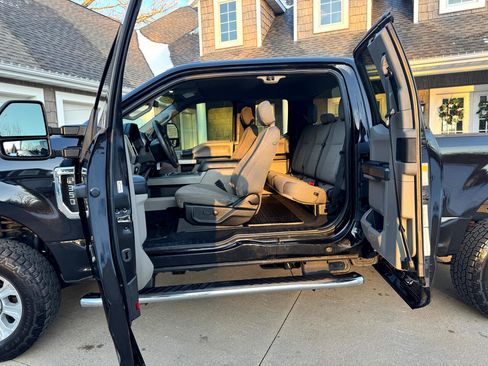 Used 2020 Ford F350 XLT w/ FX4 Off-Road Package image 11