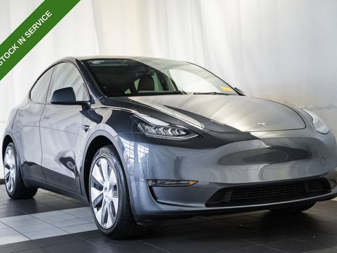 Used 2023 Tesla Model Y Long Range AWD/4WD image 1