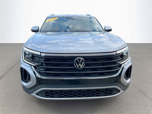 Used 2025 Volkswagen Atlas Cross Sport SE FWD image 9