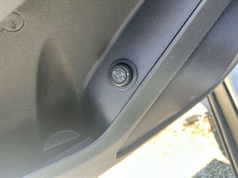Used 2018 Chevrolet Equinox LT FWD image 44