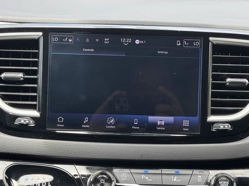 Used 2025 Chrysler Pacifica Select FWD image 22