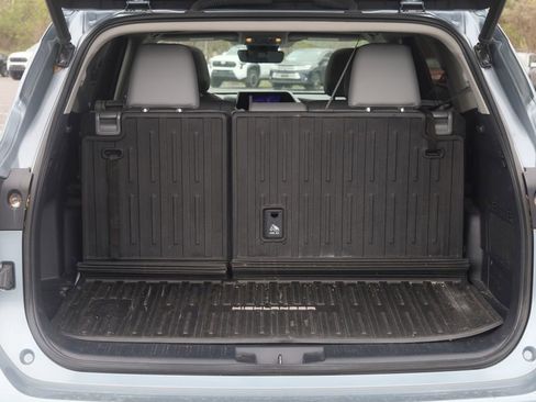 Used 2023 Toyota Highlander XLE AWD/4WD image 15