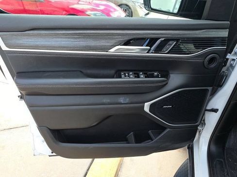 Used 2024 Jeep Wagoneer Series II w/ Flexible Seating Group AWD/4WD image 5