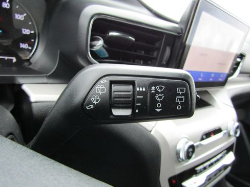 Used 2024 Ford Explorer XLT w/ Equipment Group 202A AWD/4WD image 33