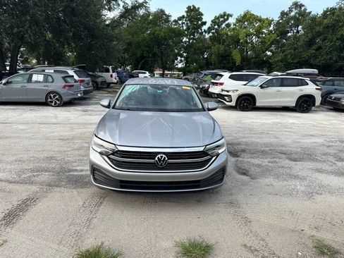Used 2024 Volkswagen Jetta SE FWD image 16