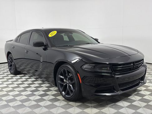 Used 2023 Dodge Charger SXT w/ Blacktop Package image 3