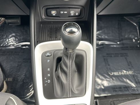 Used 2023 Hyundai Venue Limited FWD image 49