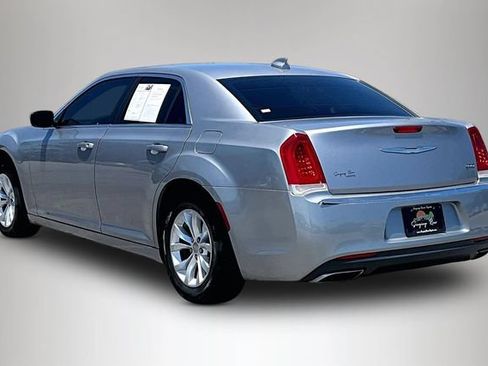 Used 2016 Chrysler 300 Limited RWD image 4
