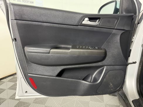 Used 2022 Kia Sportage LX FWD image 11