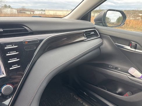 Used 2020 Toyota Camry LE image 18