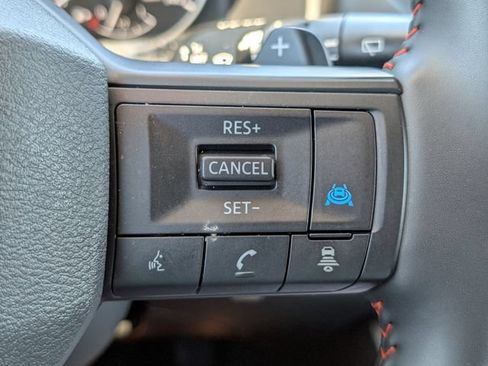 Used 2025 Nissan Rogue SV AWD/4WD image 27