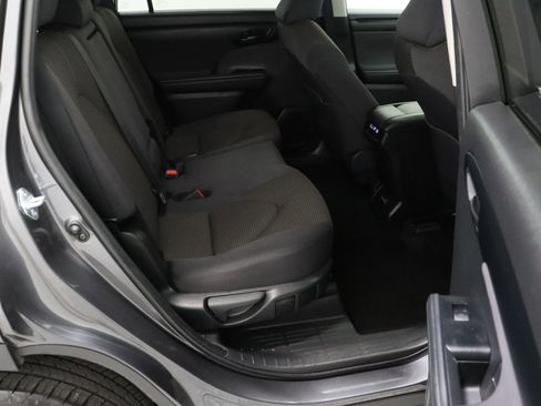 Used 2025 Toyota Highlander LE FWD image 36