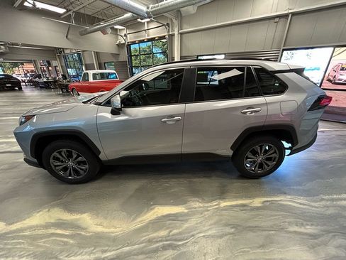 Used 2022 Toyota RAV4 XLE Premium AWD/4WD image 33