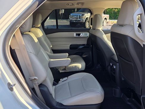 Used 2020 Ford Explorer Platinum w/ Premium Technology Package AWD/4WD image 16