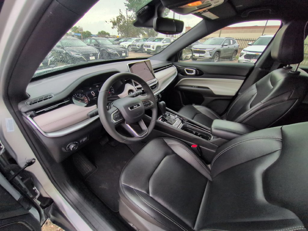 Used 2025 Jeep Compass Limited AWD/4WD image 15