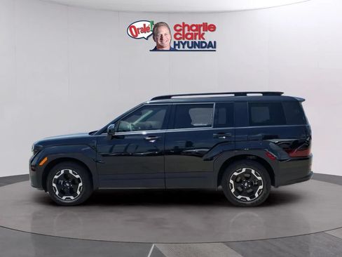 Used 2025 Hyundai Santa Fe SEL FWD image 2