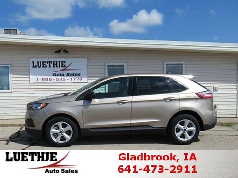Used 2021 Ford Edge SE image 1