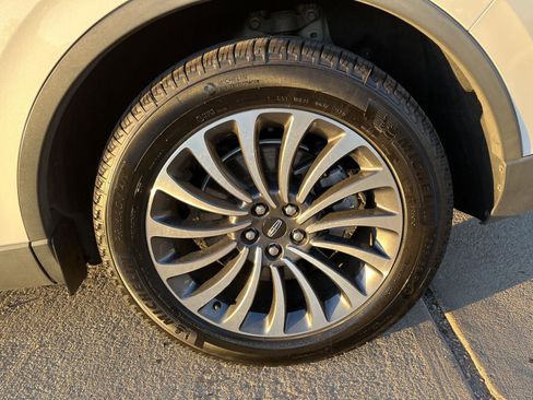 Used 2020 Lincoln Aviator Reserve w/ Equipment Group 201A image 7