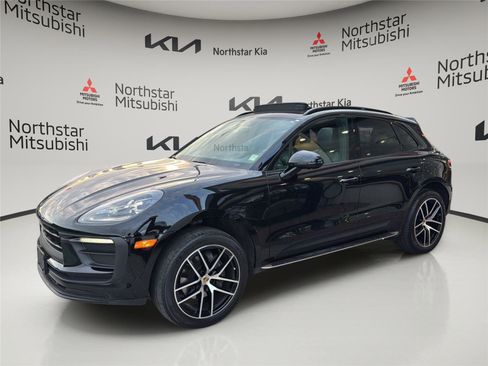 Used 2022 Porsche Macan AWD/4WD image 1
