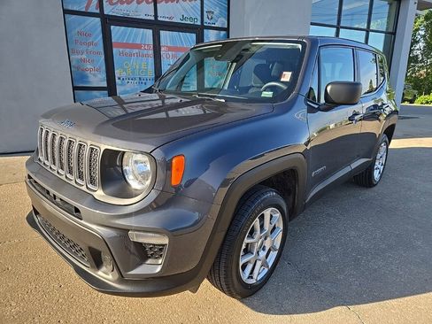 Used 2023 Jeep Renegade Latitude AWD/4WD image 2