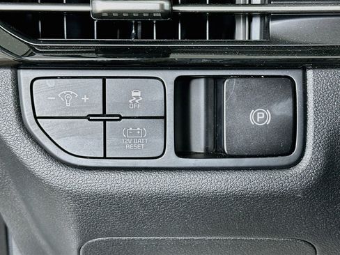 Used 2026 Kia Sportage LX FWD image 17