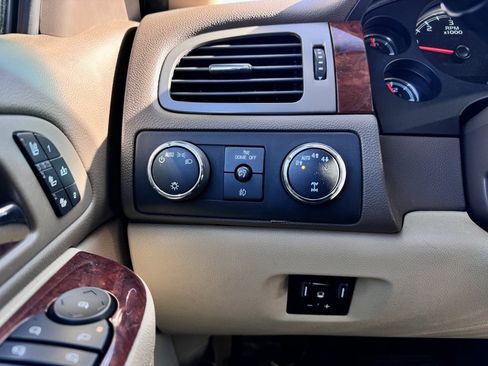 Used 2013 Chevrolet Tahoe LTZ image 28