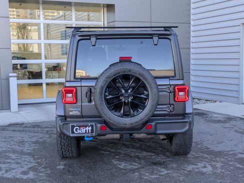 Used 2022 Jeep Wrangler Unlimited Sahara w/ Cold Weather Group image 4