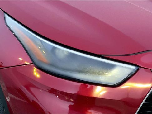 Used 2023 Toyota Highlander XLE image 25