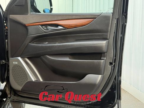 Used 2017 Cadillac Escalade Luxury RWD image 25