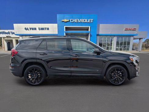 Used 2024 GMC Terrain SLT w/ Elevation Edition image 7